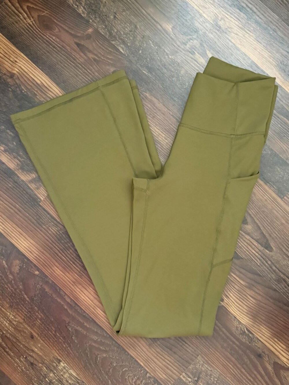 Fabletics - Oasis PureLuxe High-Waisted Pocketed Kick Flare